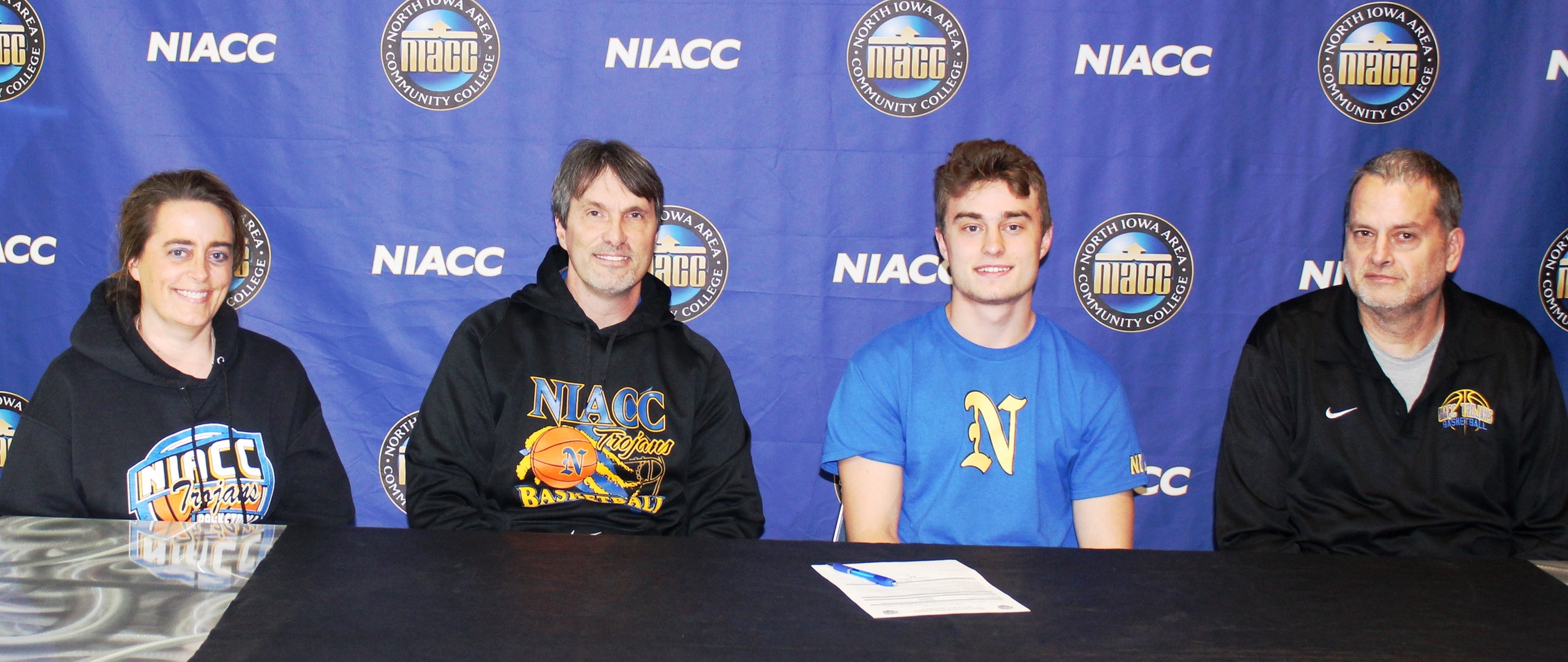 Mac Skogen signed a national letter of intent to play basketball at NIACC next season.