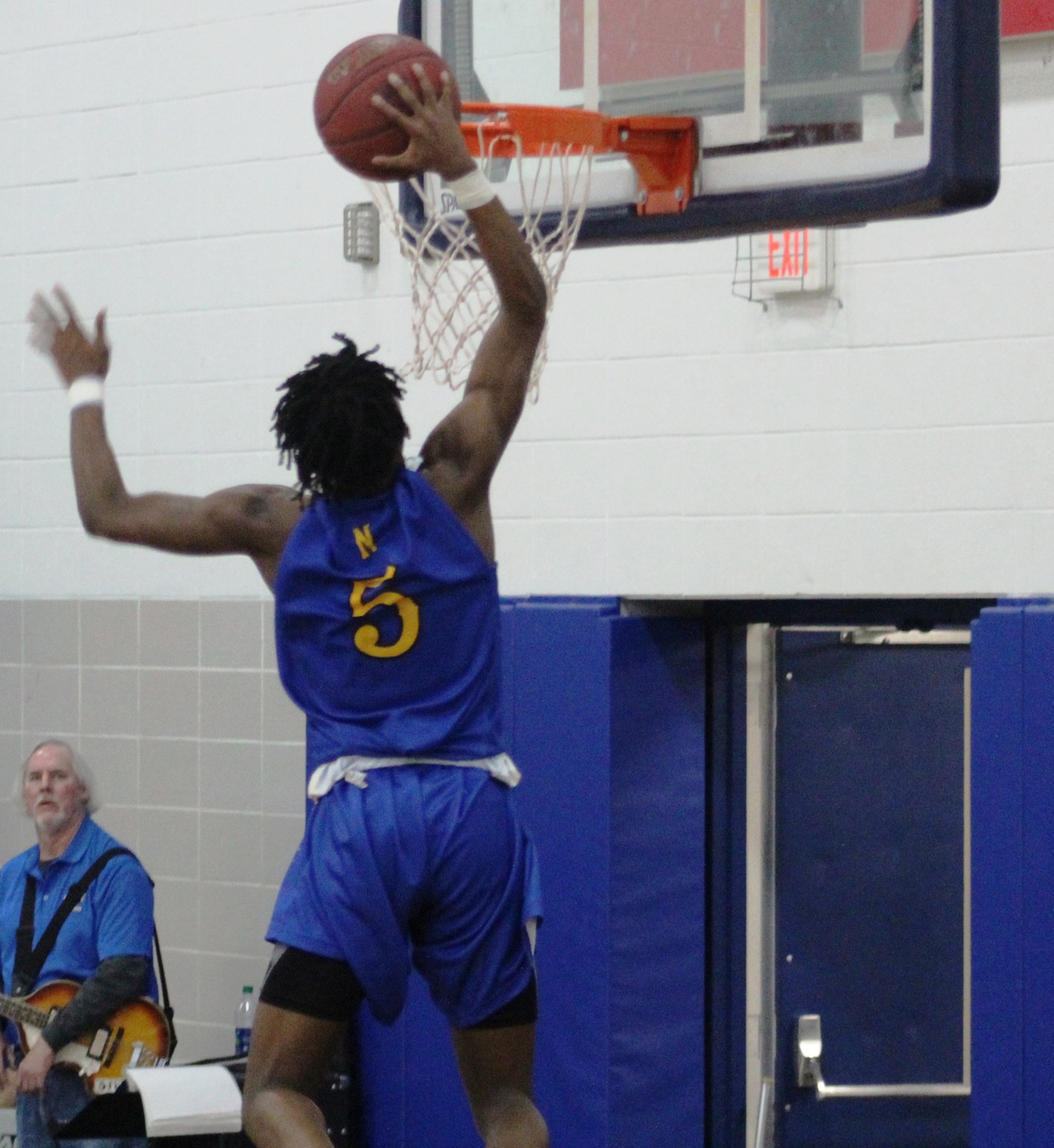 Quentin Hardrict dunks for 2 of his career-high 37 points in Wednesday's win over DMACC.