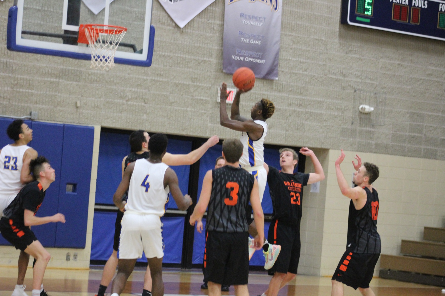NIACC's Deundra Roberson scores two of his career-high 45 points in Sunday's win over the Wartburg College JV.