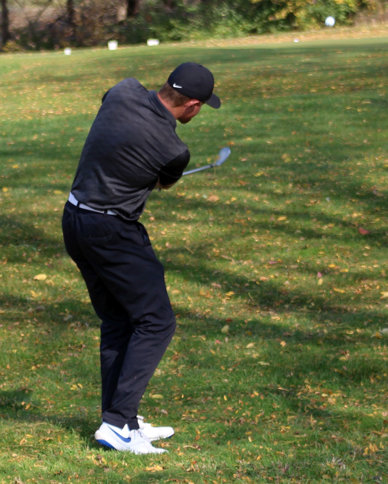 NIACC's Beau Thompson chips to the green in his match with Jack Barragy in their match against Iowa Lakes on Sunday.