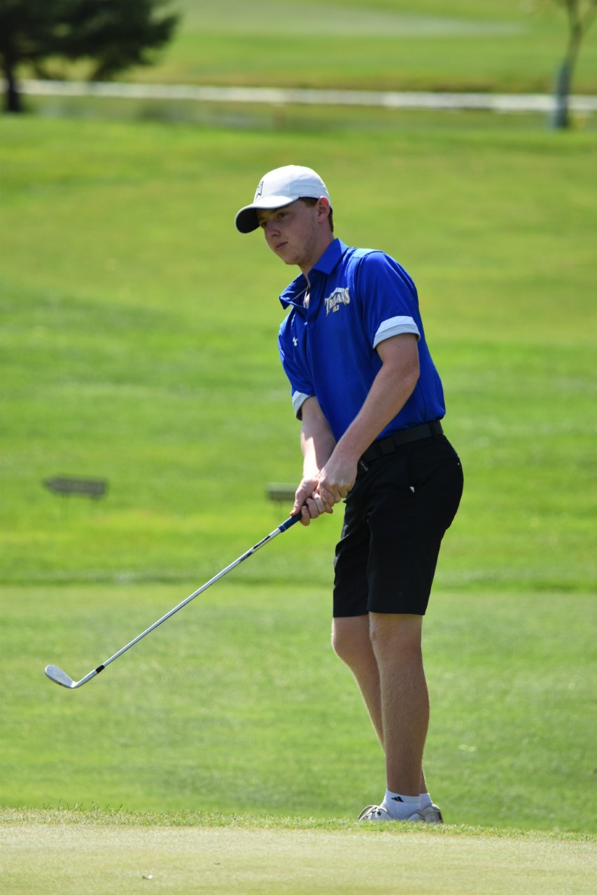 NIACC's Bryce Malchow chips onto the green at Wednesday's DMACC Invitational in Ames.
