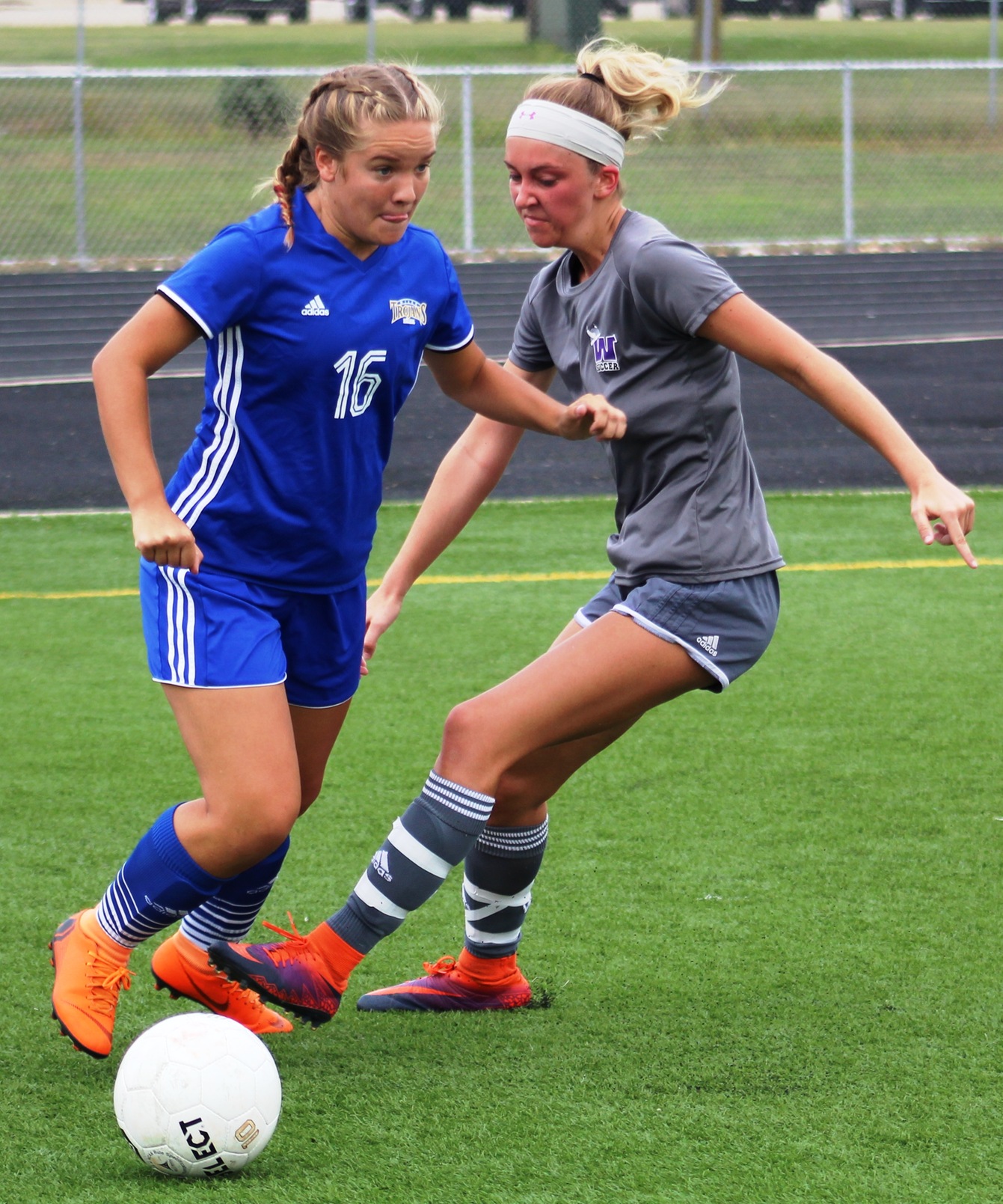 Cici Novotney moves the ball down the field in scrimmage against Waldorf University earlier this season.