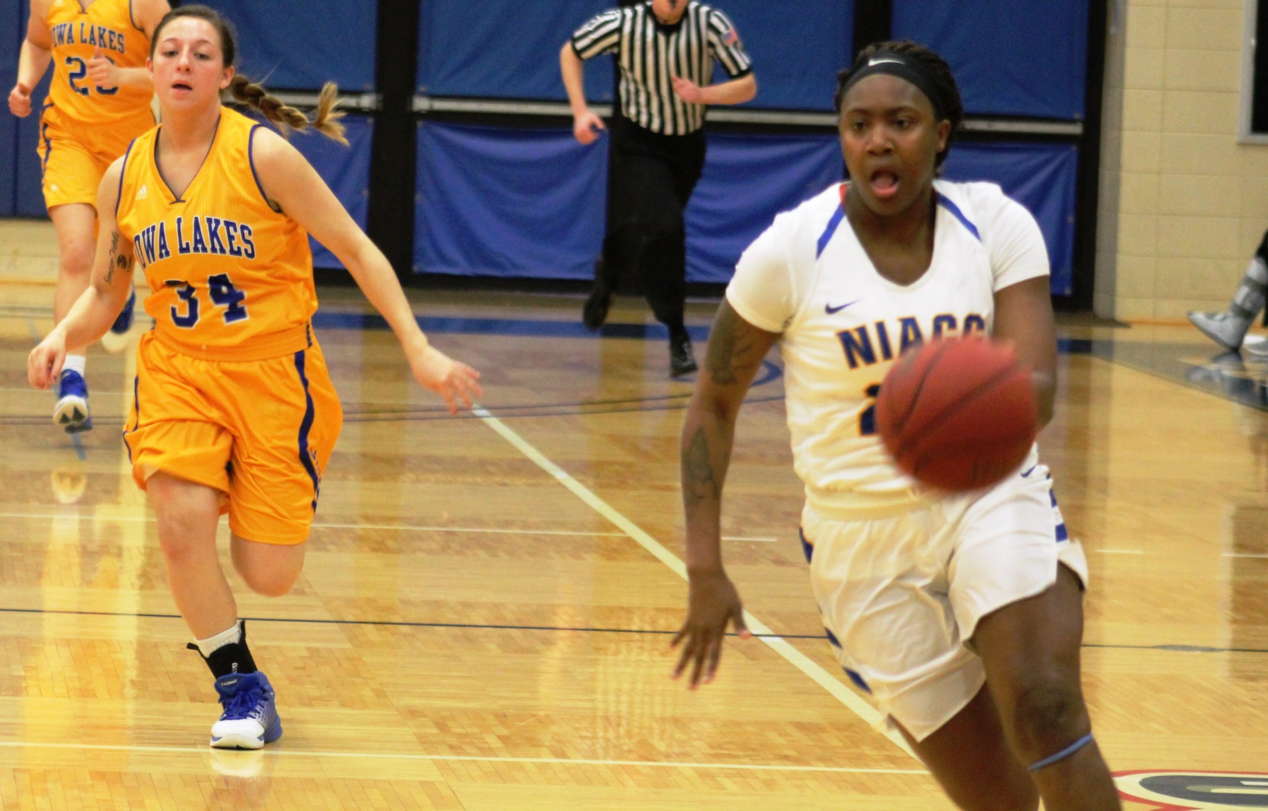 NIACC's Cierra Stanciel drives to the basket in Wednesday's game against Iowa Lakes.
