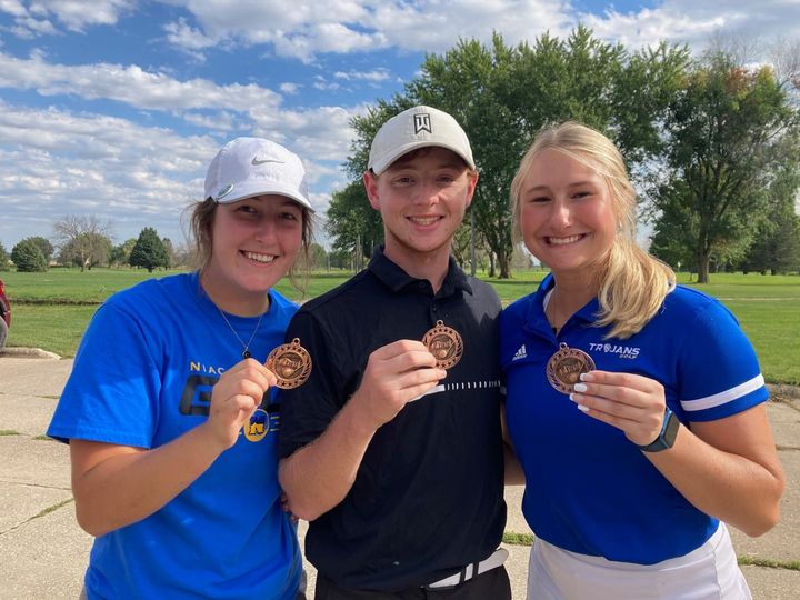 NIACC's Bryce Malchow (center) tied for third Sunday at the BVU Invitational in Storm Lake.