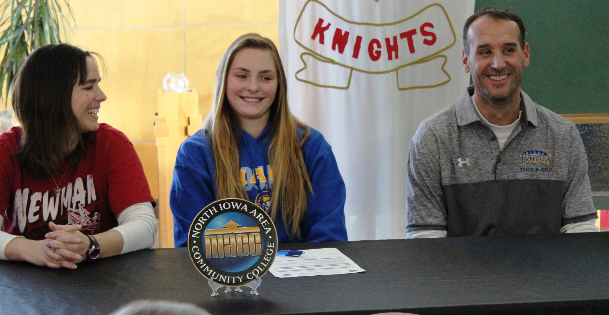 Newman's Mennen signs to run track at NIACC