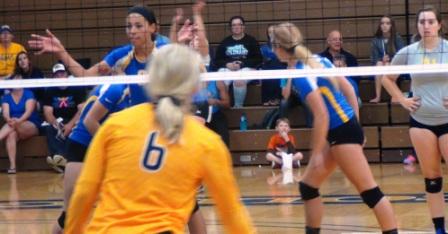 NIACC volleyball team splits pair of matches