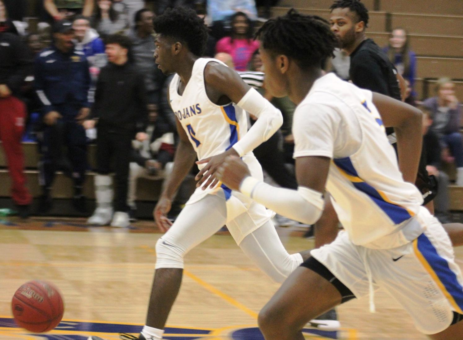 NIACC's James Harris and Quentin Hardrict run the fast break in Wednesday's victory.