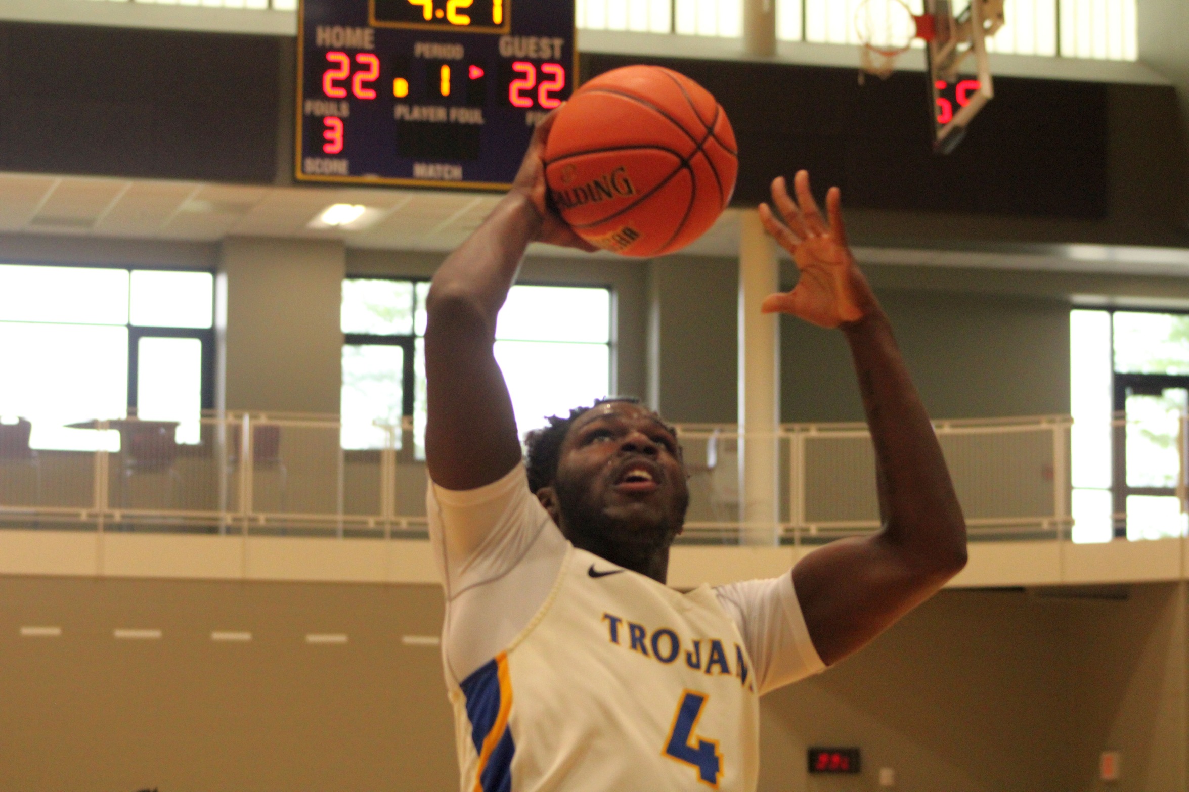 NIACC's Jacques Kelly dunks in Saturday's game against Edison State CC.