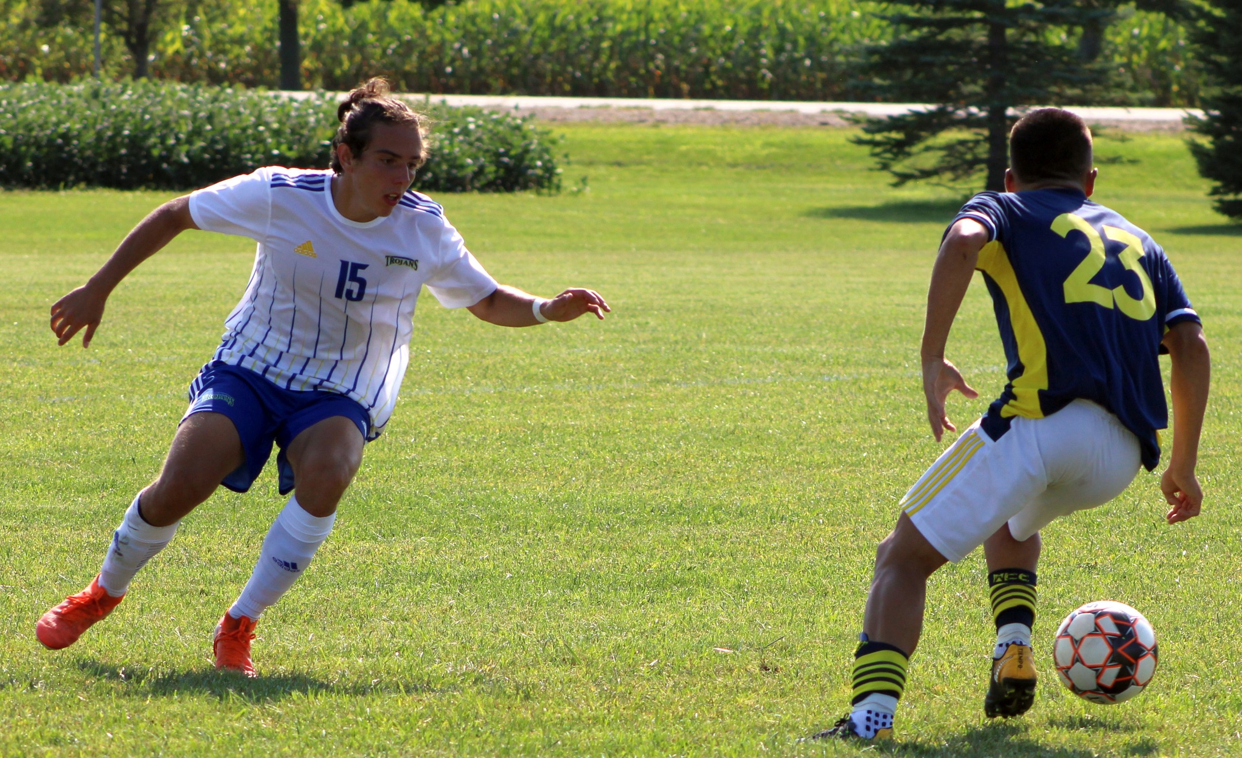 NIACC's Gian Lucca Scatolin defends during Wednesday's match against Marshalltown CC.