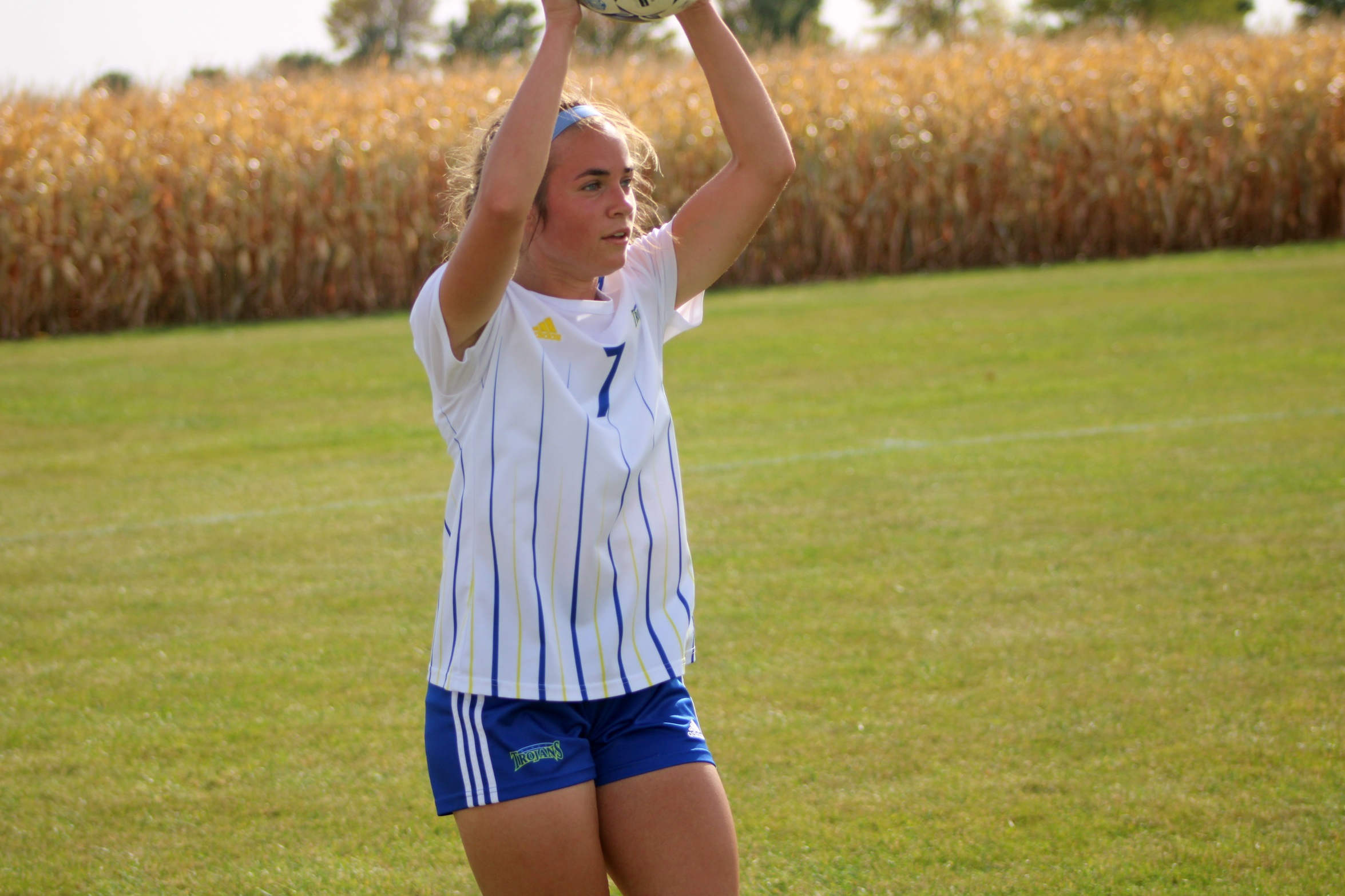NIACC's Katyrra Peck throws the ball in during Tuesday's match against Northeast CC.
