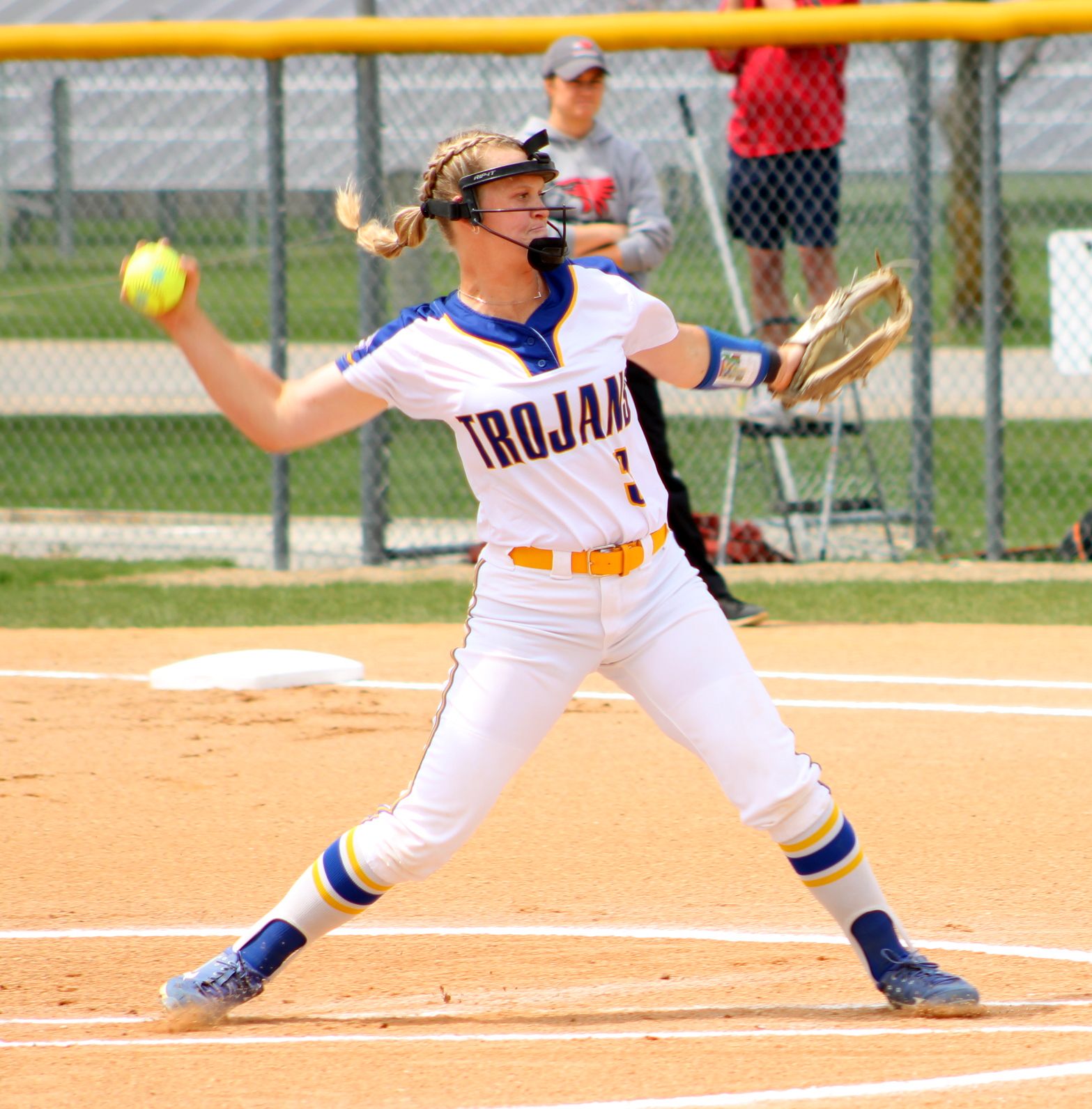 NIACC's Laken Lienhard delivers a pitch in Friday's tournament game against Northeast CC.