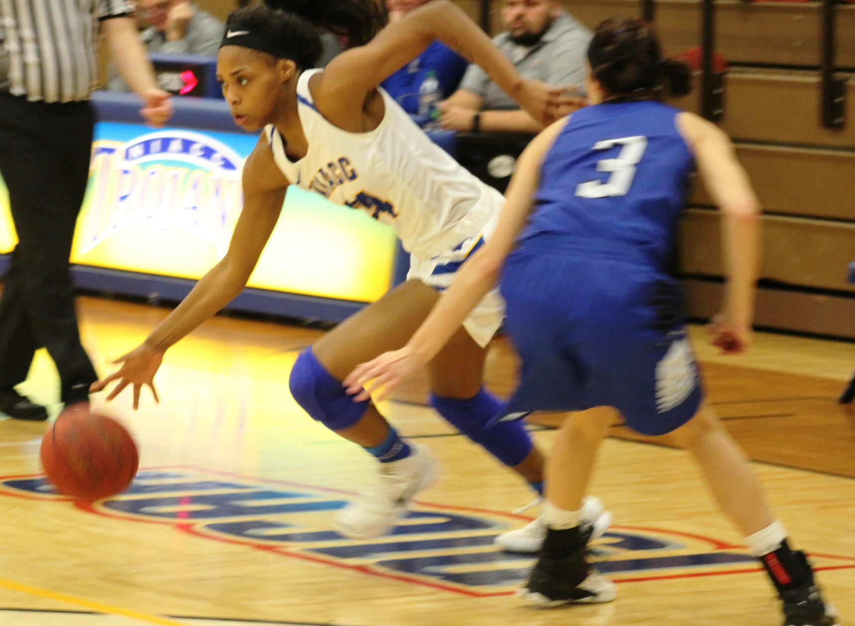 NIACC's Khalilah Holloway drives to the basket during Tuesday's game against Riverland CC.