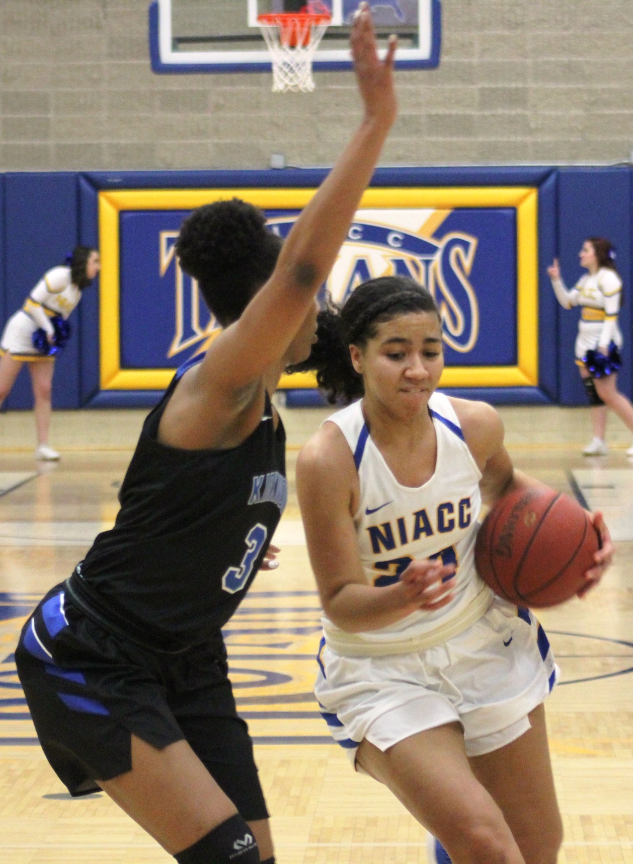 NIACC's Tahya Campbell drives to the basket in Saturday's game against Kirkwood.
