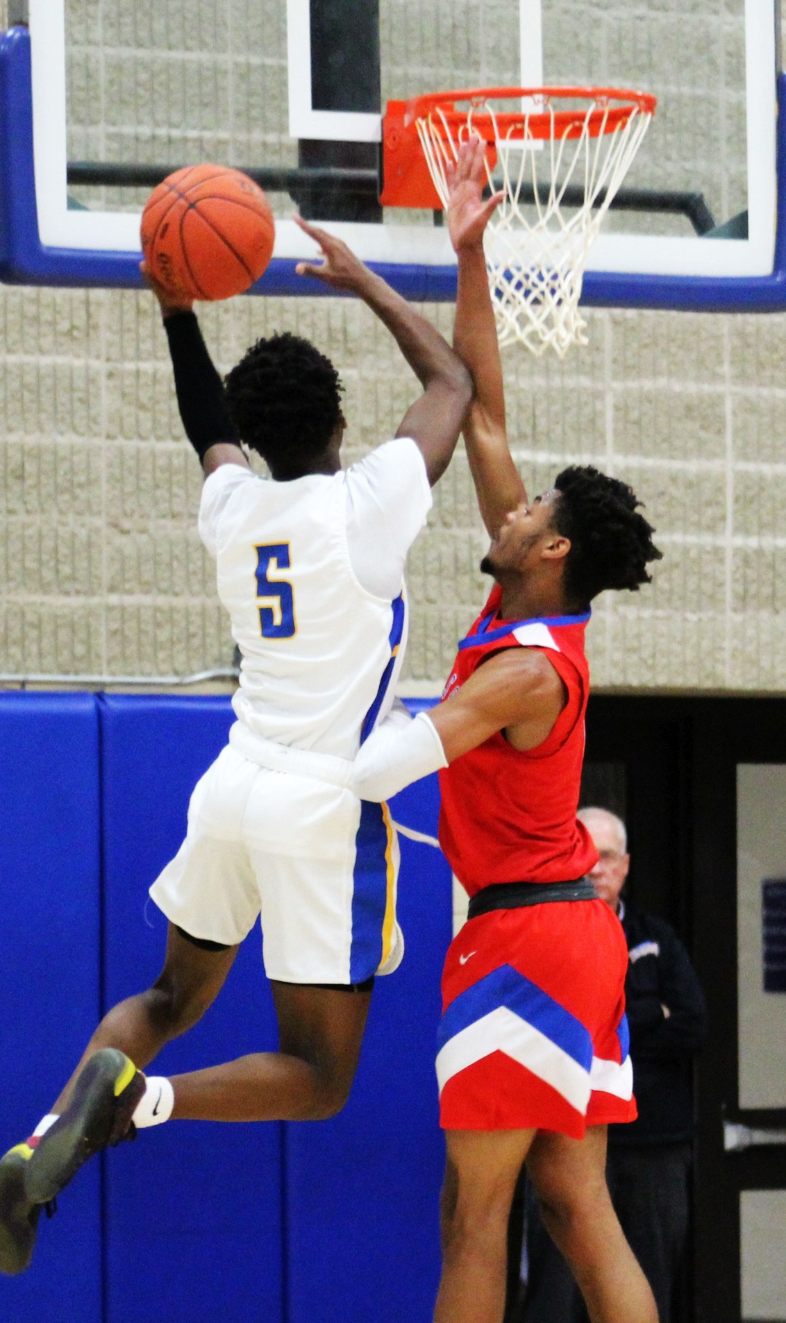 Quentin Hardrict takes the ball to the basket in Friday's win over Kansas City (Kan.) CC.
