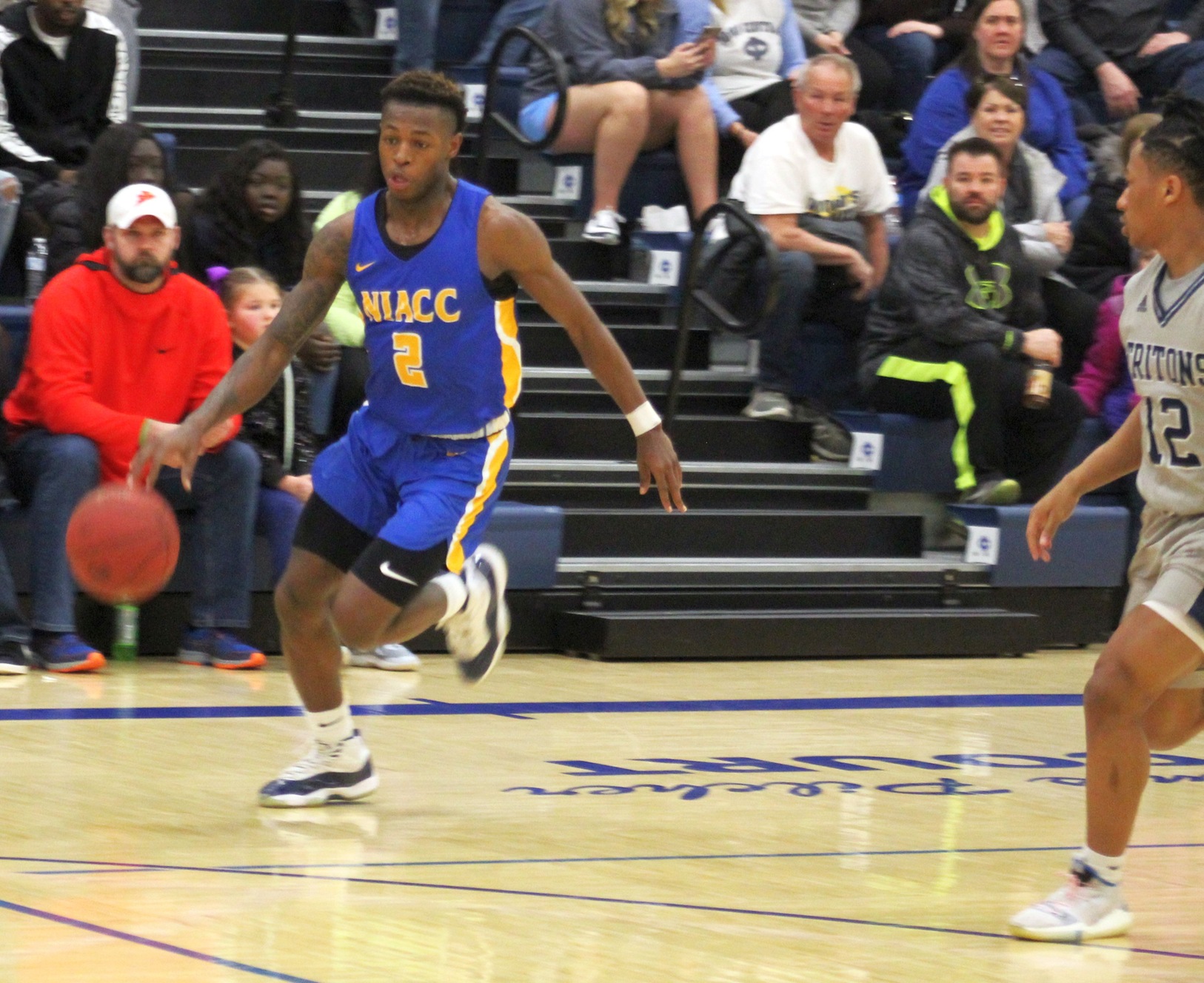NIACC's Deundra Roberson drives to the basket in Saturday's game at Iowa Central.