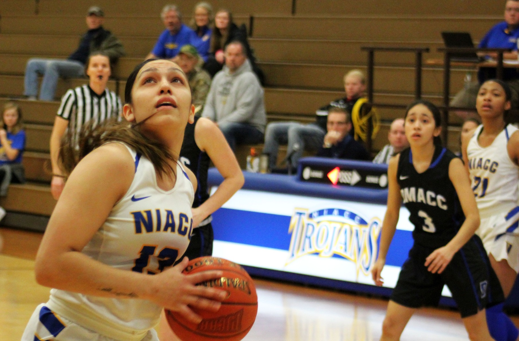 NIACC's Autam Mendez drives to the basket in Saturday's win over DMACC.