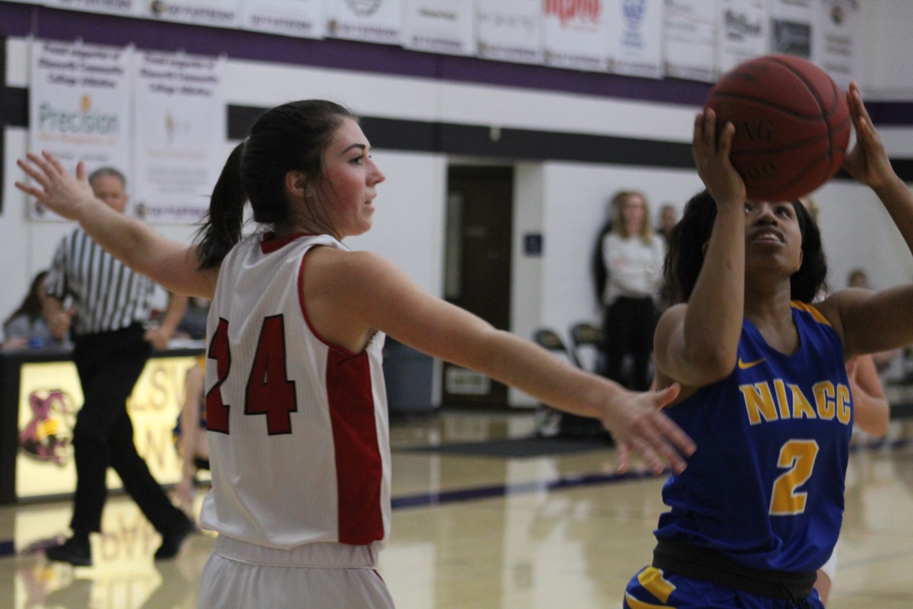 NIACC's Sierra Lynch scores two of her 22 points in Friday's win over the Grand View Junior Varsity.