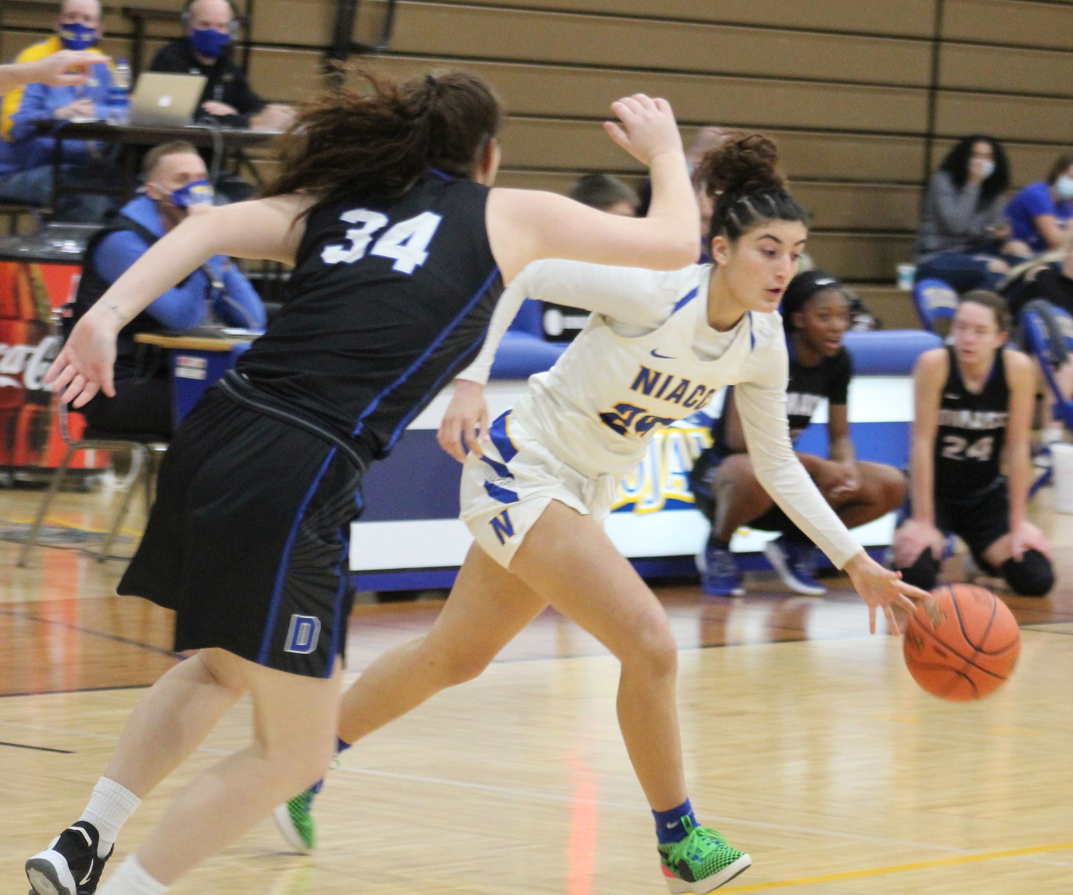 NIACC's Czarina Mada drives to the basket in Saturday's game against DMACC.