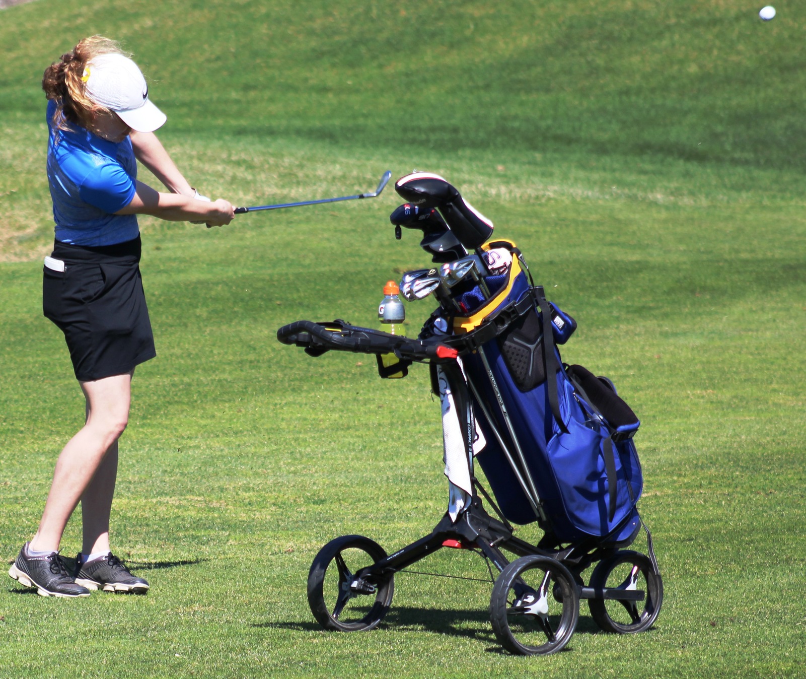 NIACC's Morgan Luecht hits approach shot toward the green during Saturday's regional golf tournament in Ankeny.