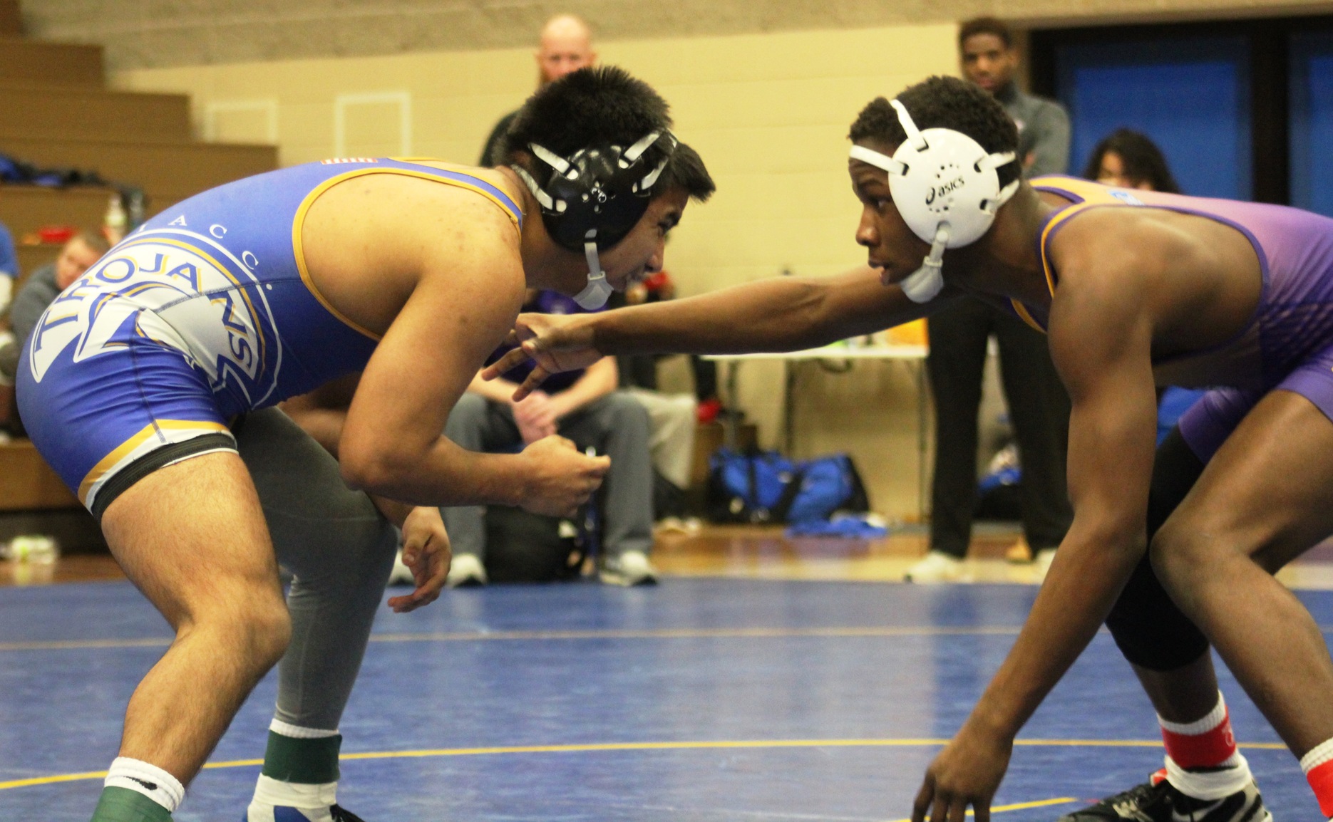 NIACC's Tony Mendoza battles Ellsworth's Cardeionte Wilson in the 149-pound title match.