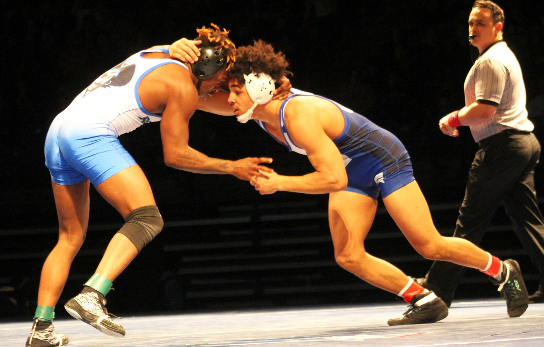 NIACC's Christian Minto battles with Iowa Western's Isaiah Crosby in the 165-pound national title match Saturday.