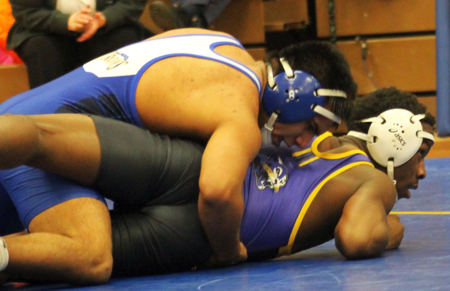 NIACC's Tony Mendoza (top) is ranked 2nd nationally at 149 pounds.