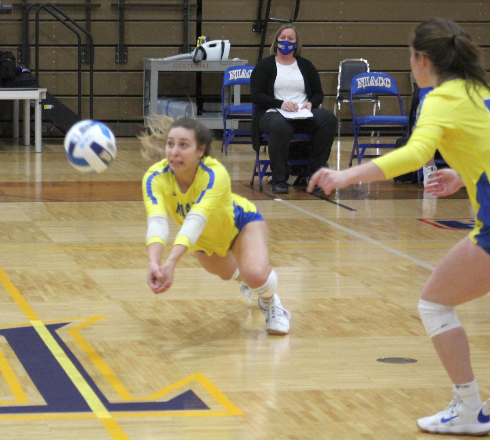 NIACC's Becca Steffen dives for the ball during Tuesday's match against DMACC.