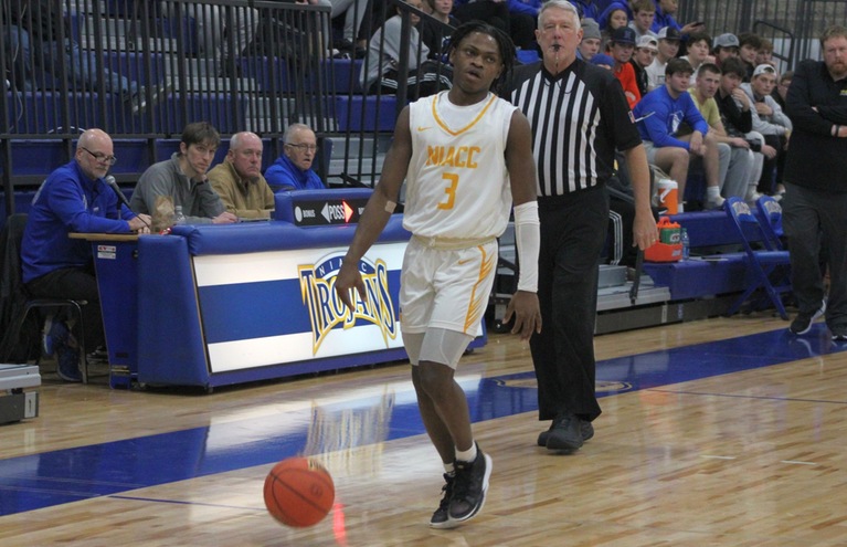 NIACC's Omarion Roberts pushes the ball up the court in Saturday's ICCAC game against DMACC in the NIACC gym.