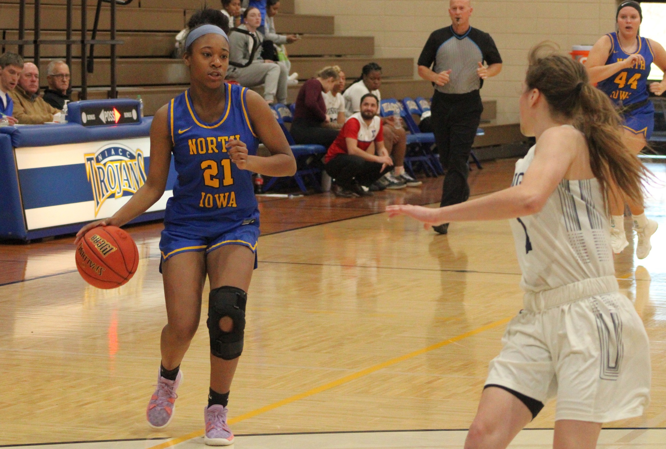 NIACC's Camryn Carver drives to the basket in Saturday's game against Minnesota North College-Itasca.