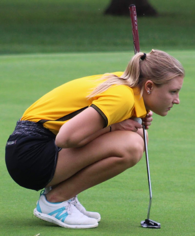 Former NIACC golfer Thea Lunning lines up a putt during the 2019 fall season.