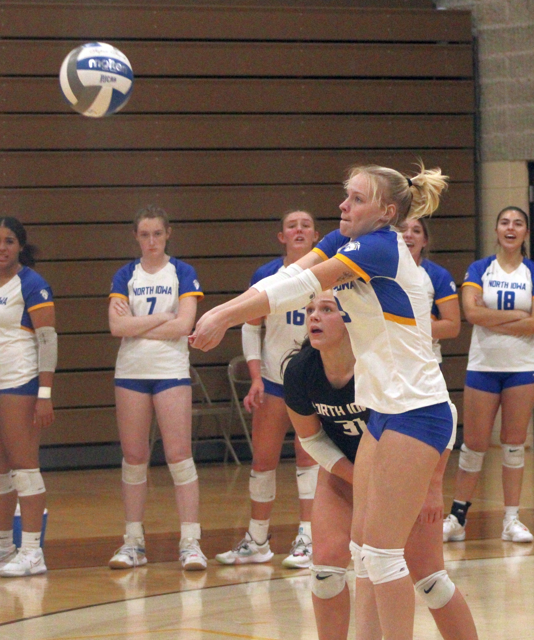NIACC's Abbie Hyde returns the ball during Wednesday's match against Hawkeye CC.